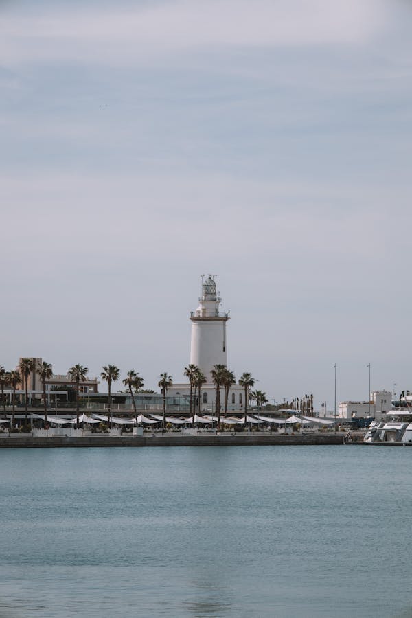 faro de malaga lugar de visita en tuk tuk malaga